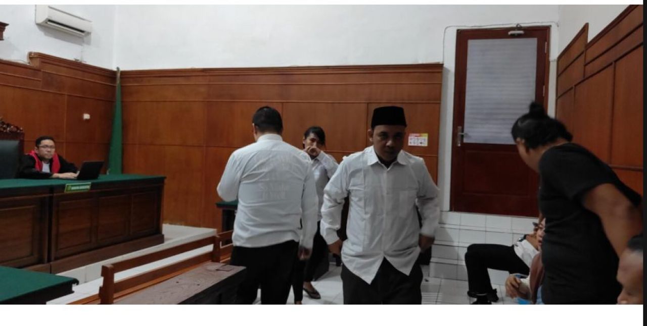Irmala Rengga dan Pondra Agustriawan di Pengadilan Negeri Surabaya