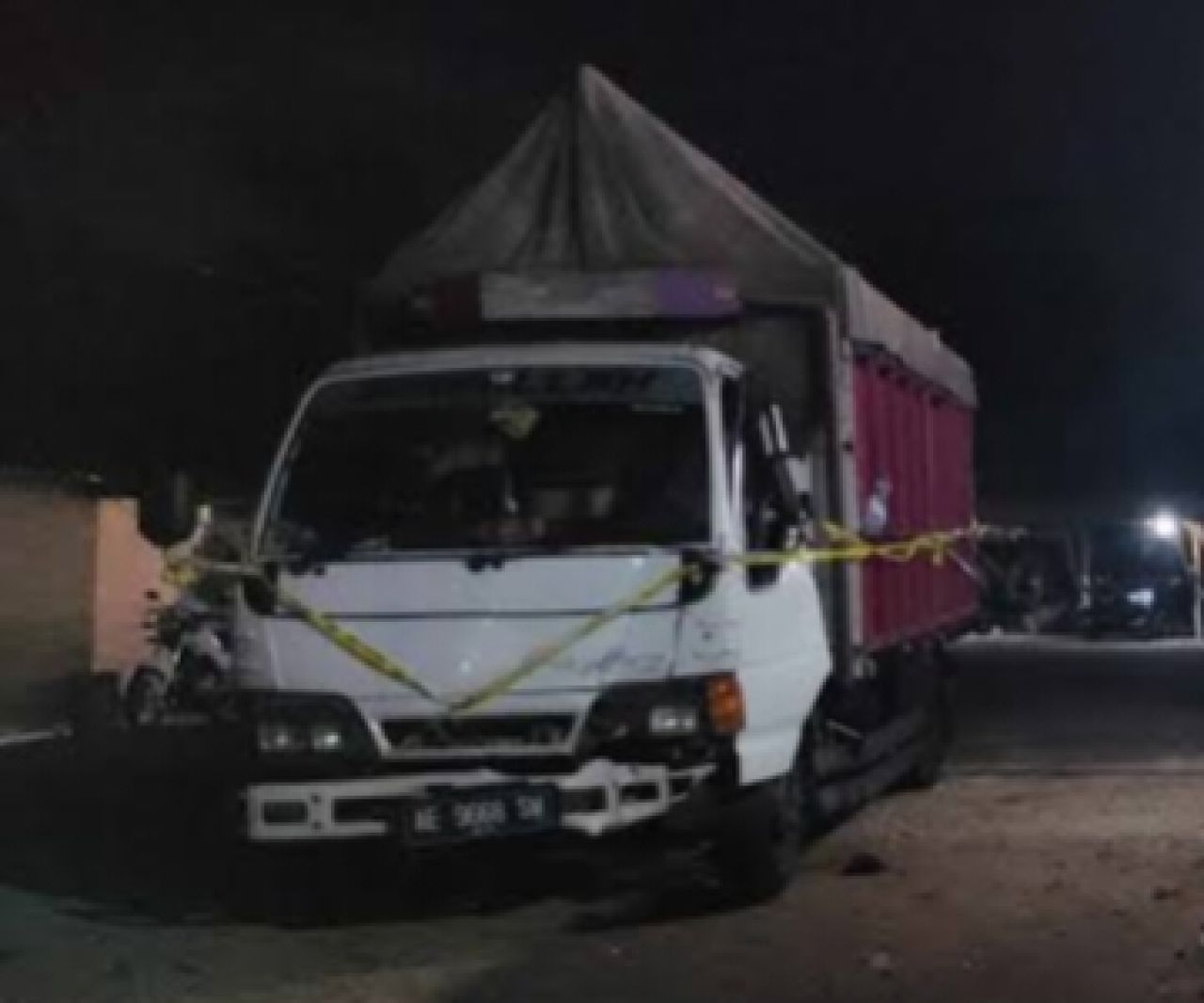 Truk yang digunakan untuk membeli solar di SPBU di Pacitan