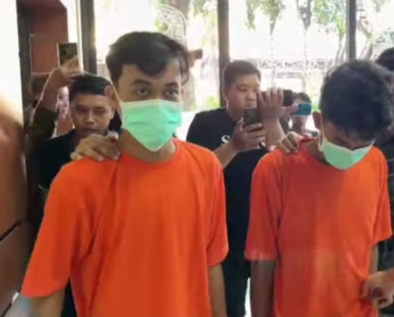 Kedua pelaku pemerasan terhadap Kepala Dinas Pendidikan Jatim