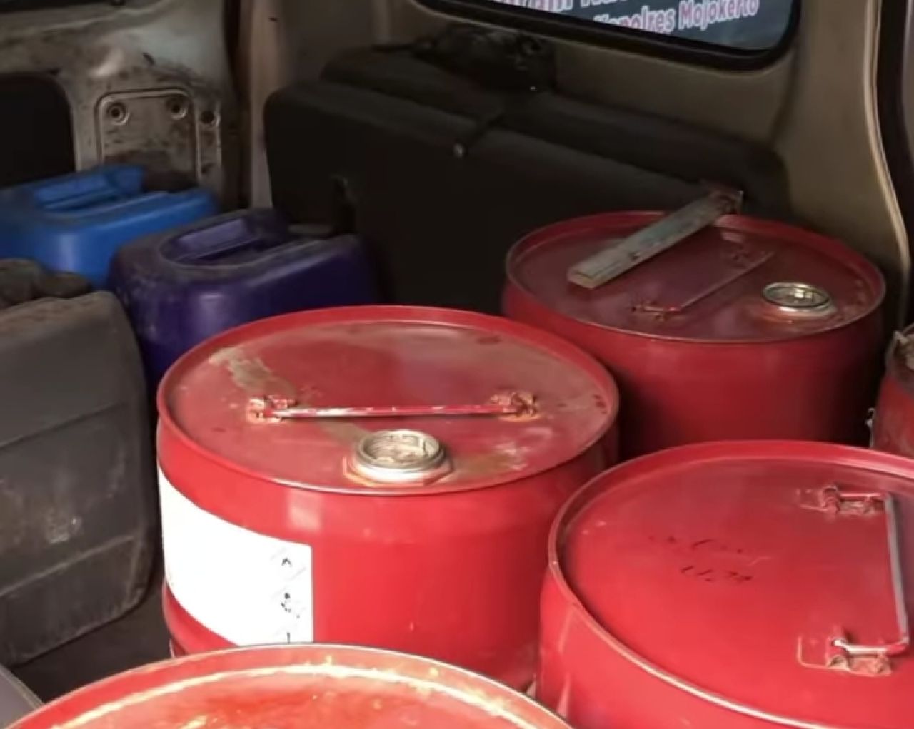 Tong untuk wadah Pertalite milik Ari Setiawan