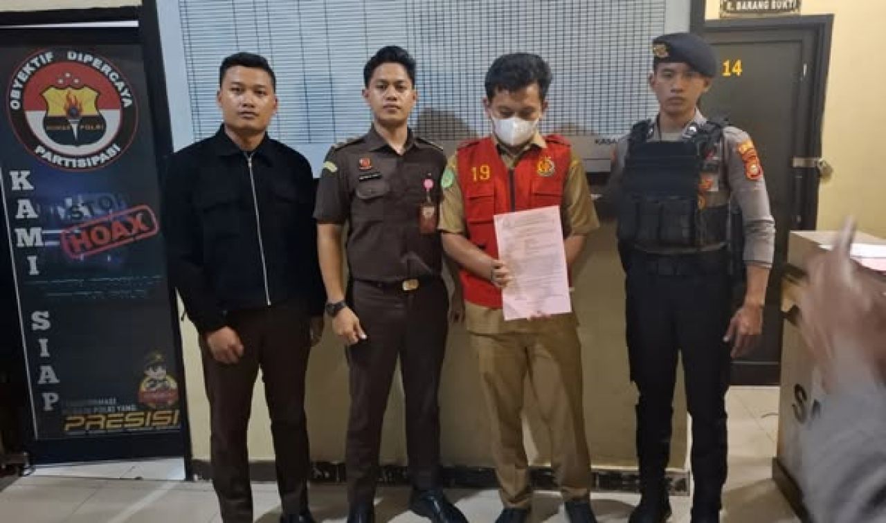 Kepala Desa Balai Kembang saat ditahan
