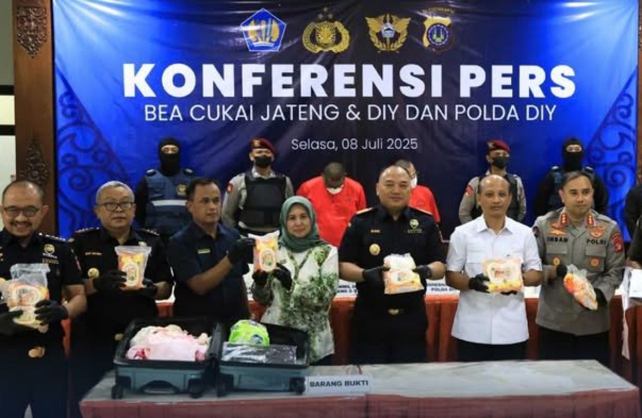 Konferensi pers penggagalan sabu di Bandara Yogyakarta