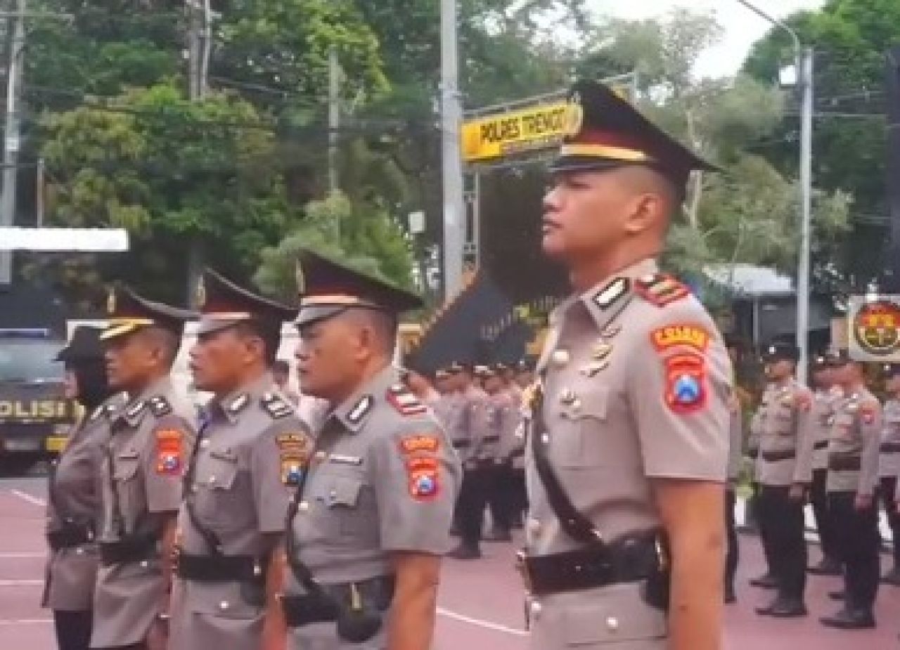 Personil Polres Trenggalek yang sertijab