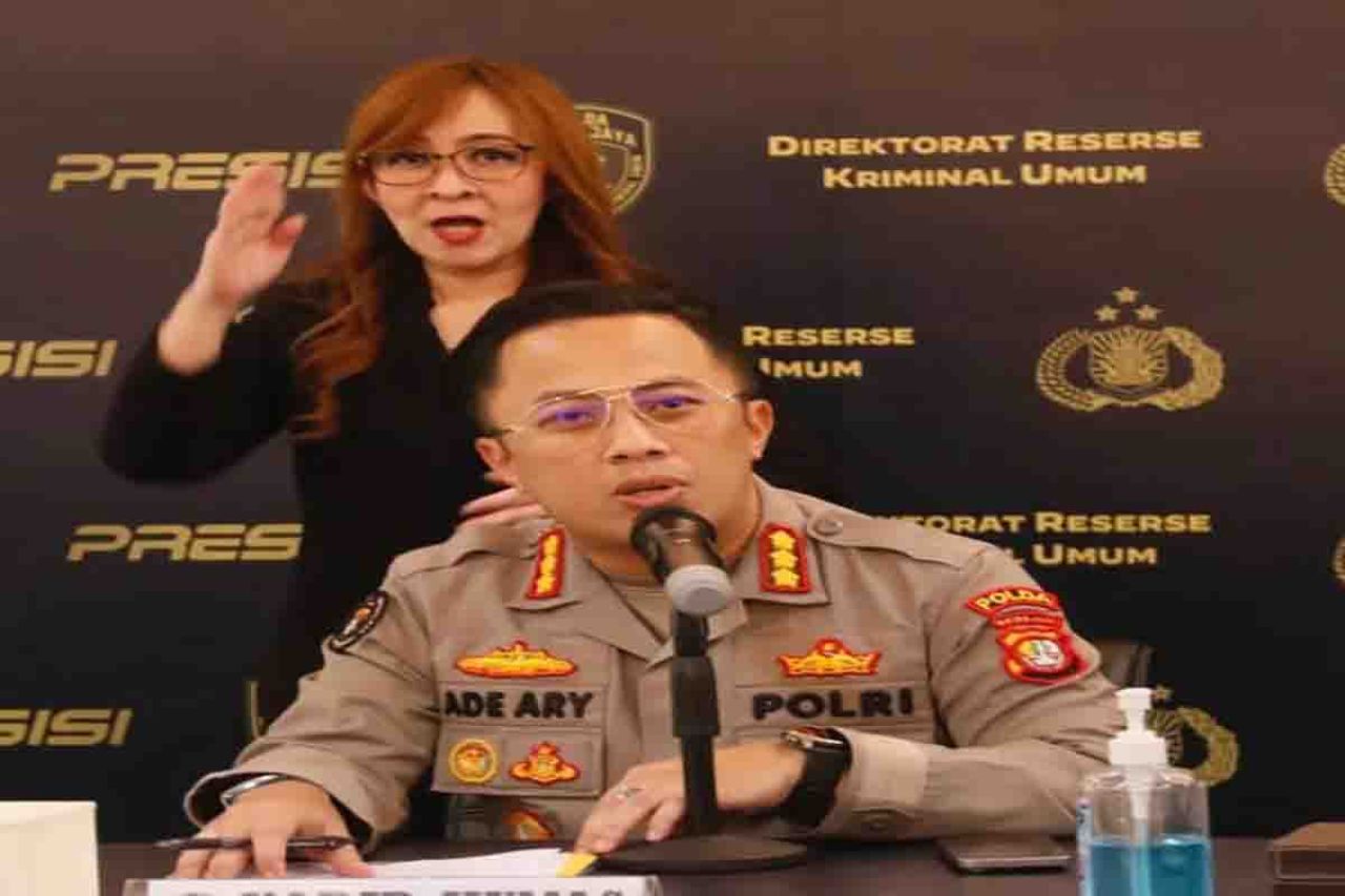 Ade Ary Syam Indradi