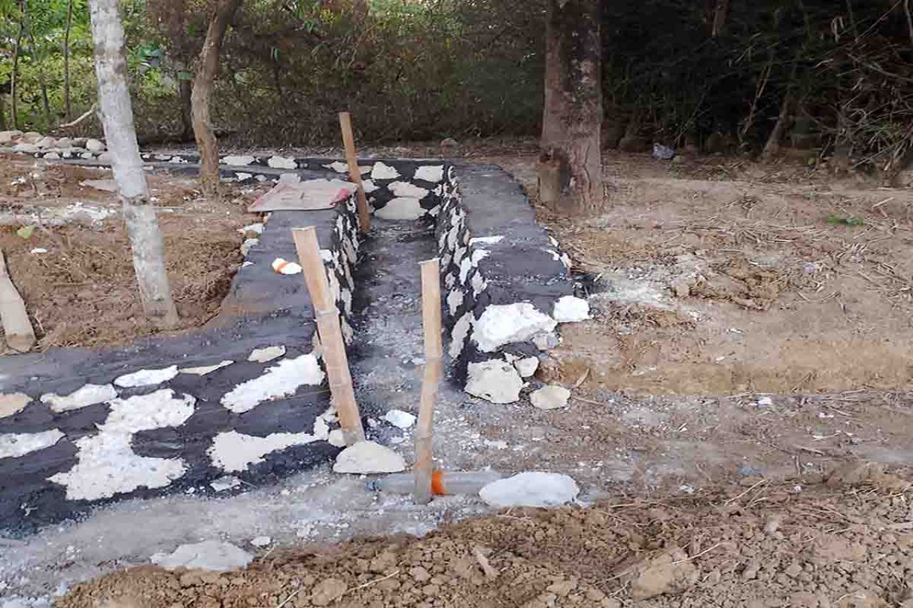 Pekerjaan proyek saluran irigasi P3A di Desa Komis