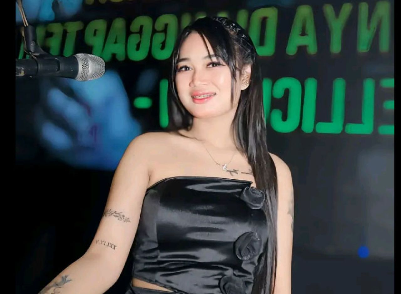 Rosi Dwi Aprilia atau sering disapa DJ Divanna
