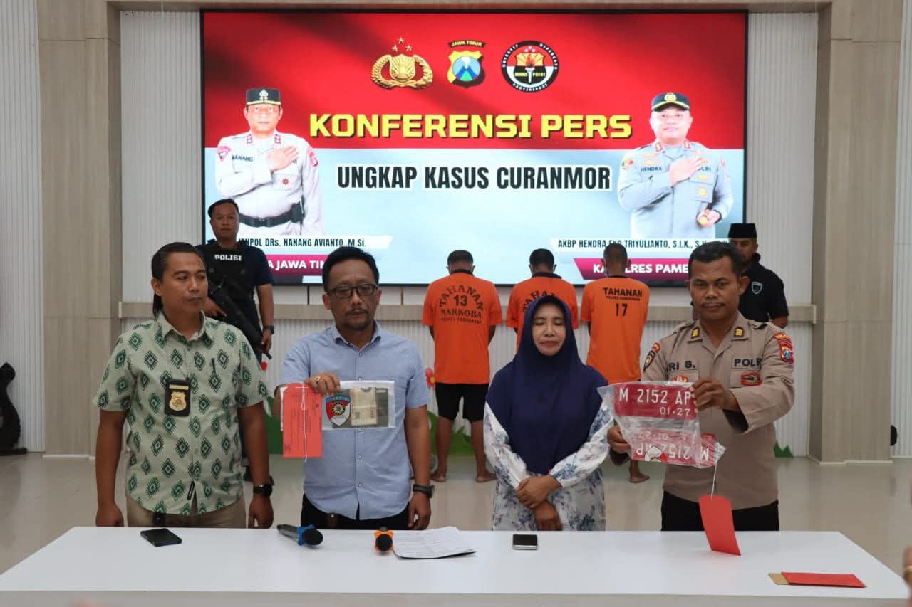 Kasatreskrim Polres Pamekasan saat konpers kasus curanmor