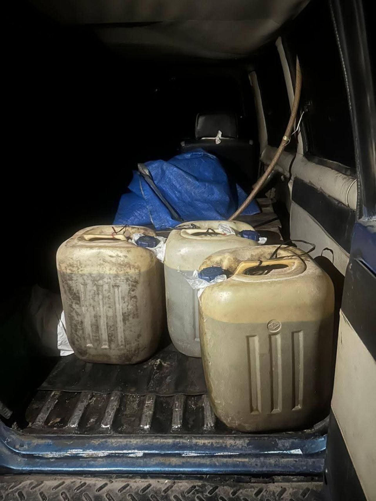 Jerigen yang digunakan mengangkut BBM ilegal