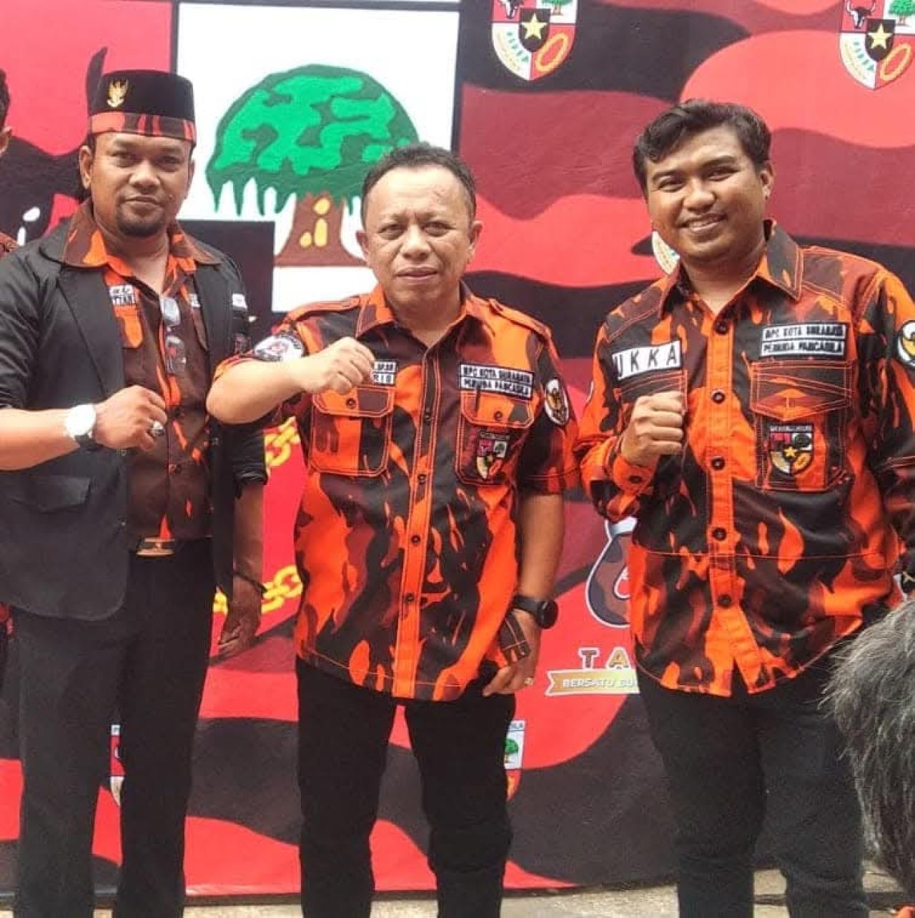 Baso Juherman (tengah)