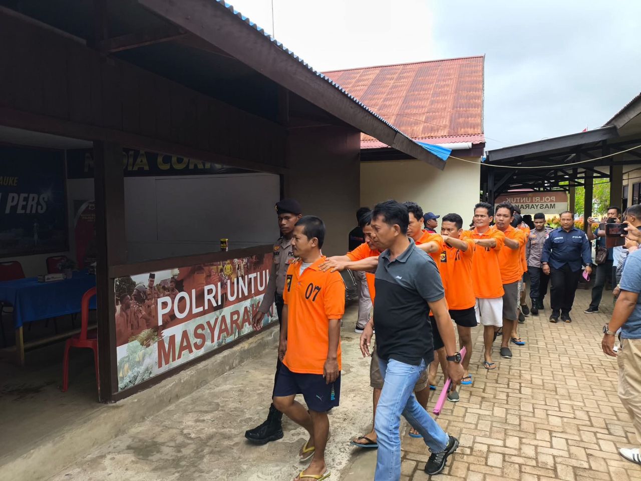 Para tersangka kasus pengeroyokan di Kapal KM Tatamailau