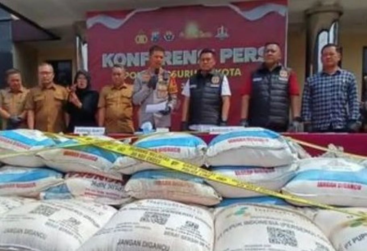 Pupuk yang disita dari gudang UD Burung Perkutut