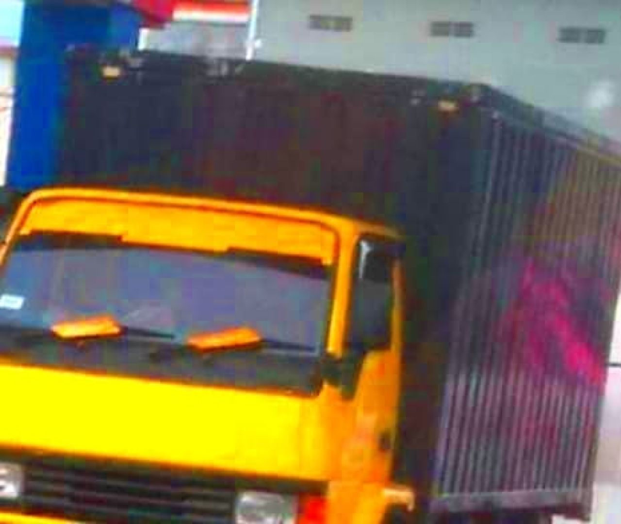 Truk boks yang diduga digunakan untuk ngangsu solar subsidi