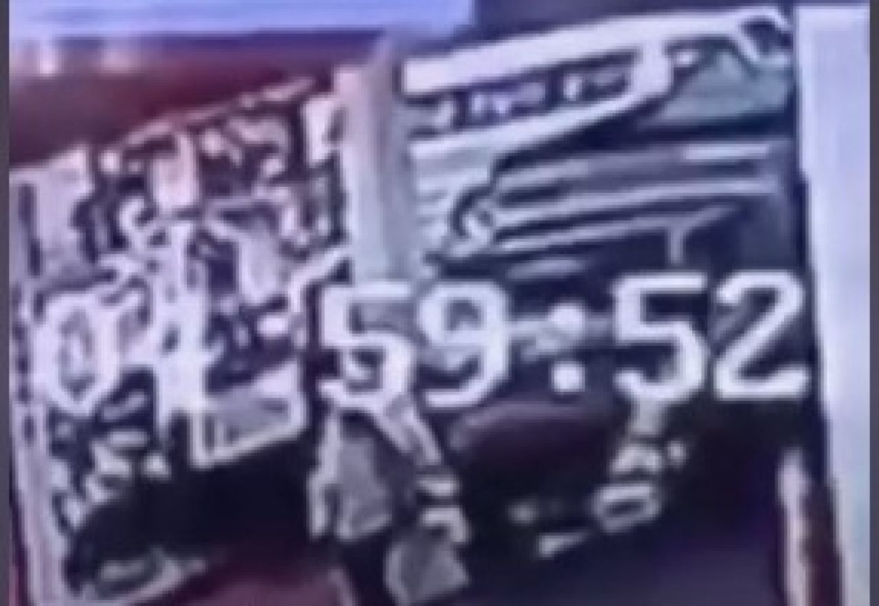 Tangkapan layar CCTV saat Sri Muryani terlindas truk