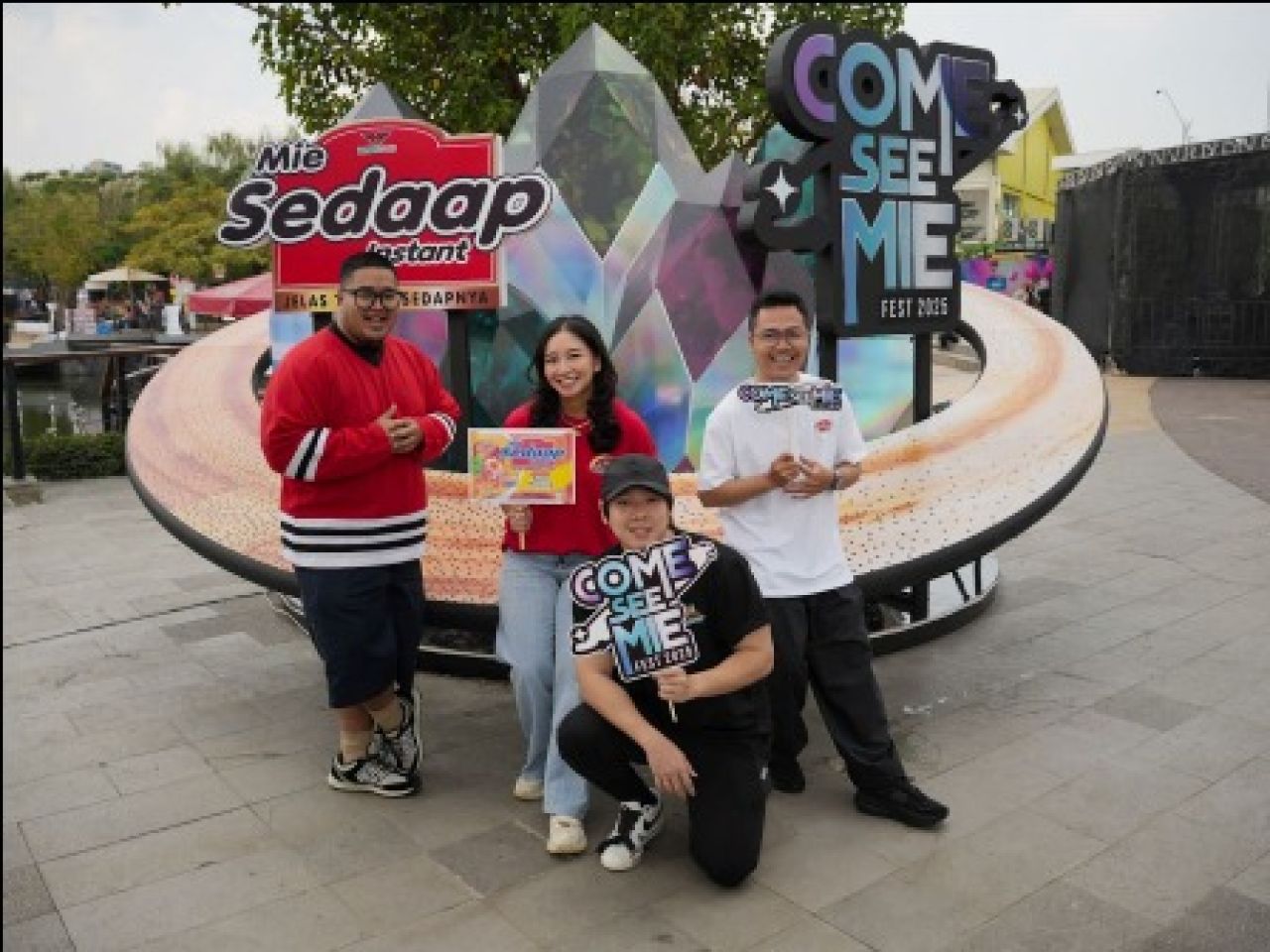 Pengunjung Come See Mie Fest Bandung 2025