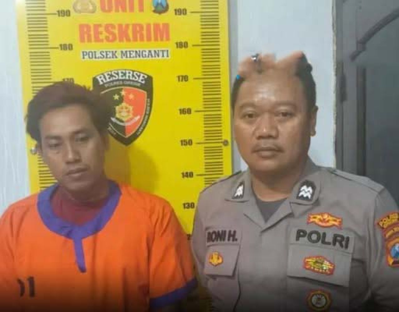 Pencuri motor inisial NIS (kiri)