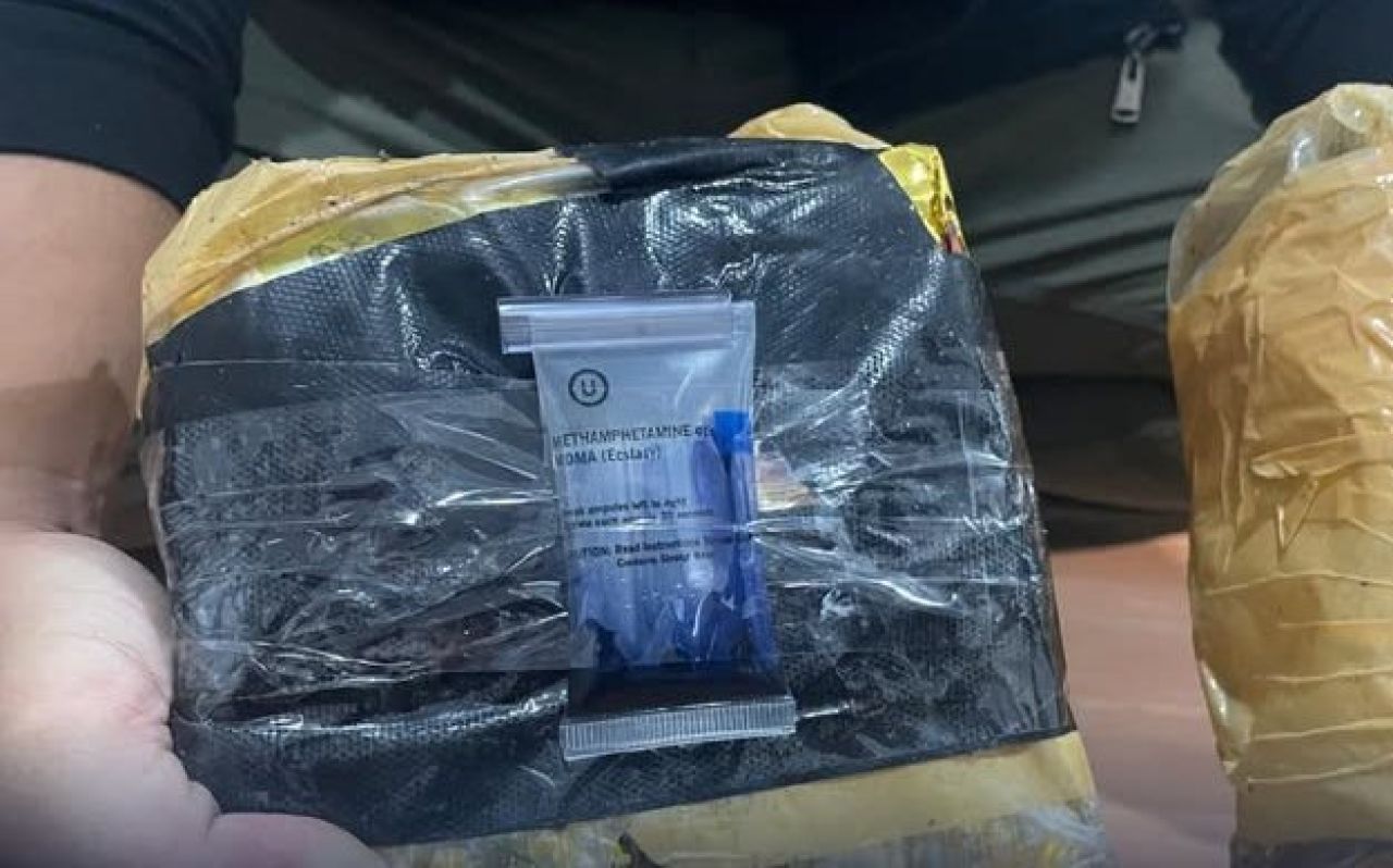 Bungkusan berisi sabu