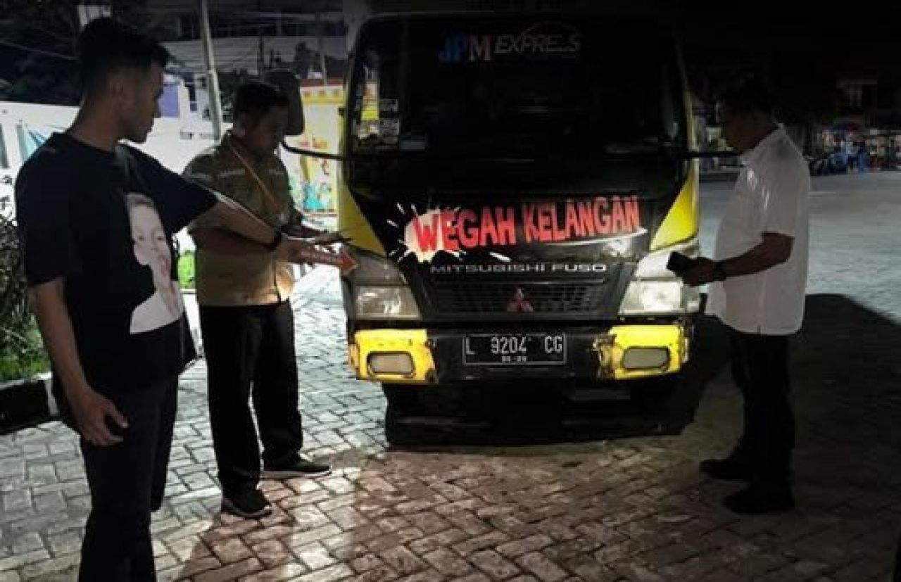 Truk milik PT Jawa Pratama Mandiri yang menabrak Sri Mulyani