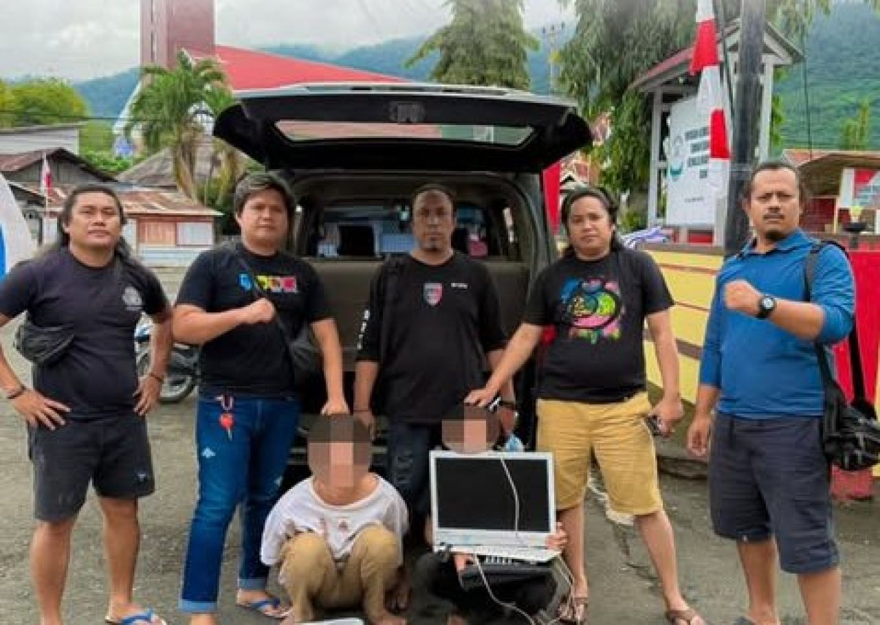 Pencuri Kantor Sinode Gereja Kristen Luwuk Banggai (jongkok)