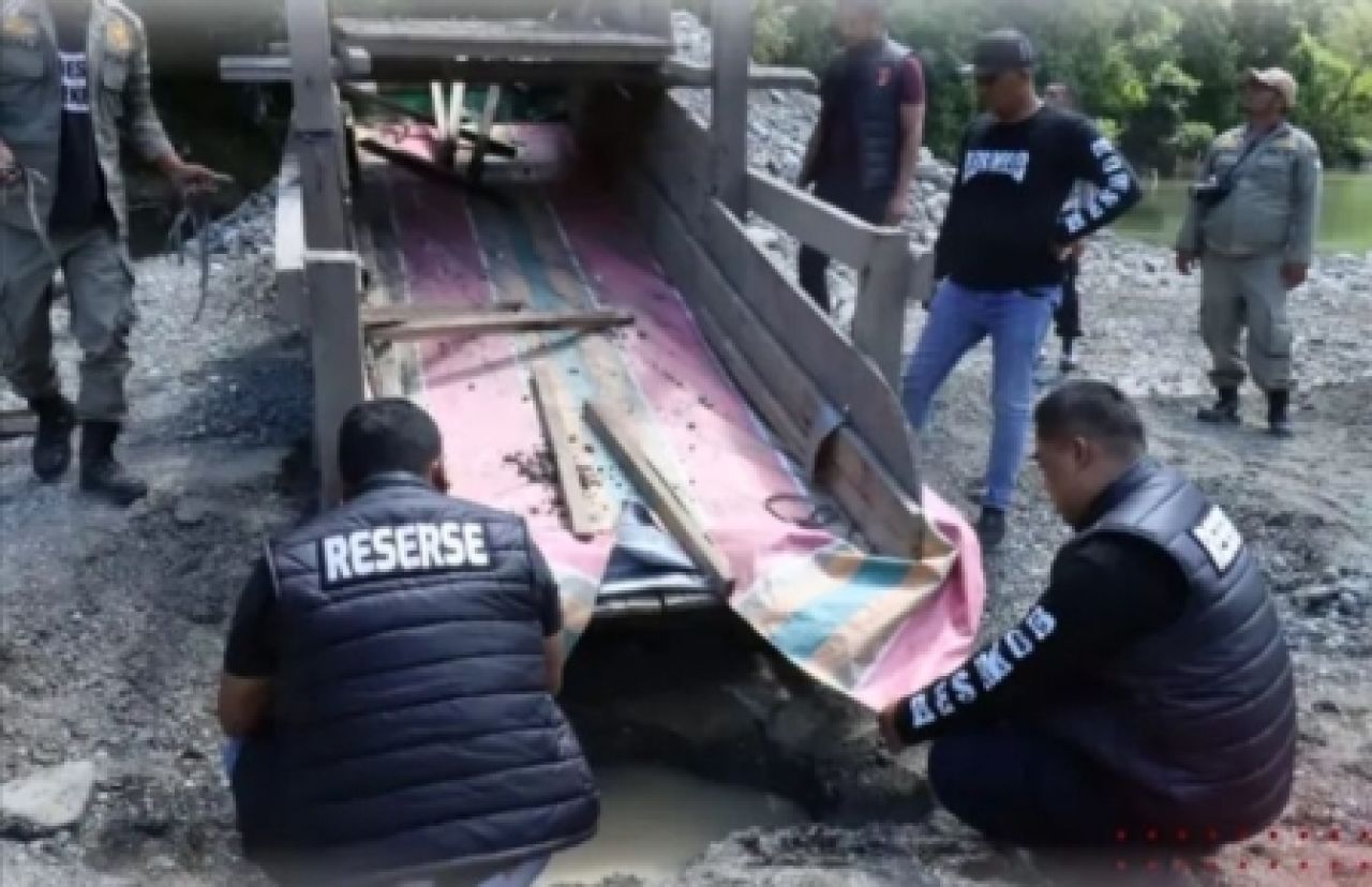 Aktivitas proyek tambang ilegal di Manyar