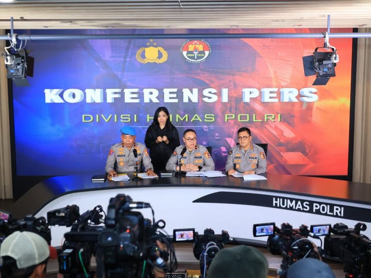 Brigjen Agus saat Konferensi Pers