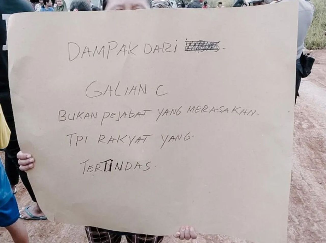 Penolakan warga terhadap tambang ilegal di Mojokerto