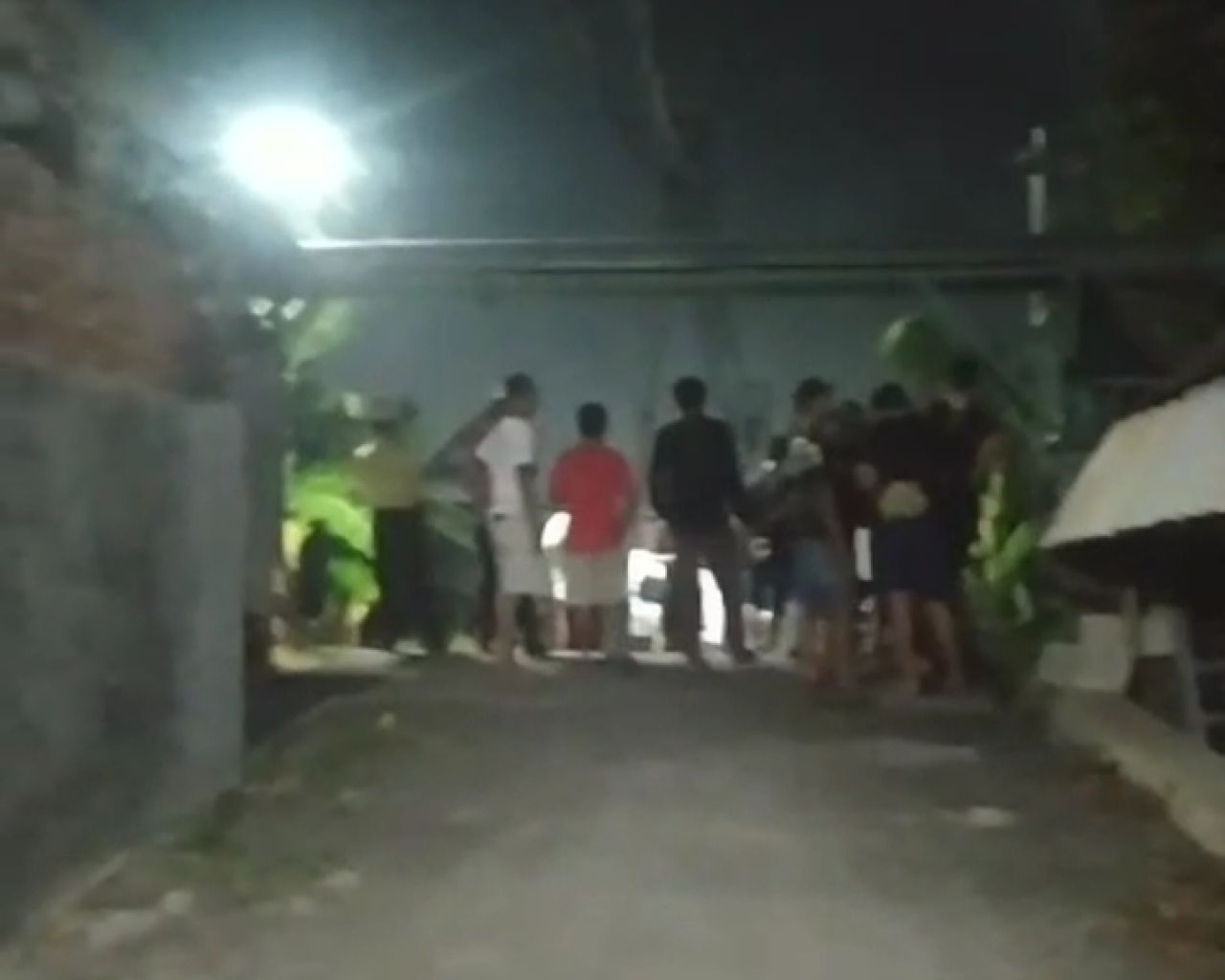 Sejumlah warga saat protes suara bising dari PT Dayasa Aria Prima