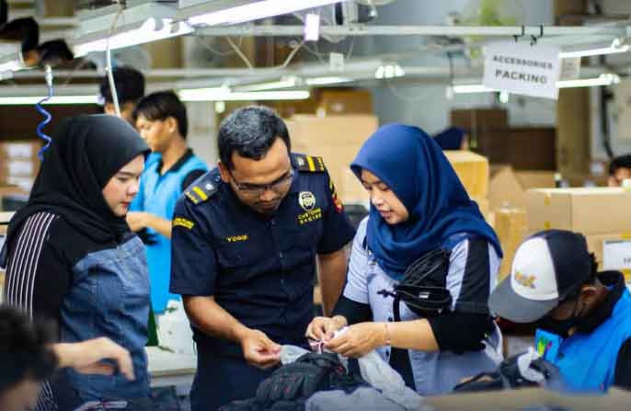 Ekspor sarung tangan ke Jepang