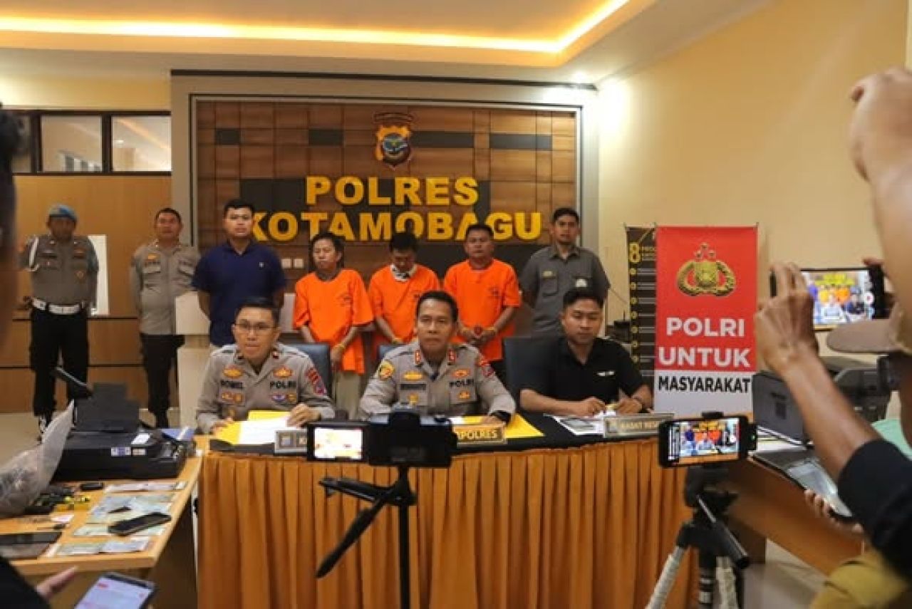Kapolres Kotamobagu saat konpers