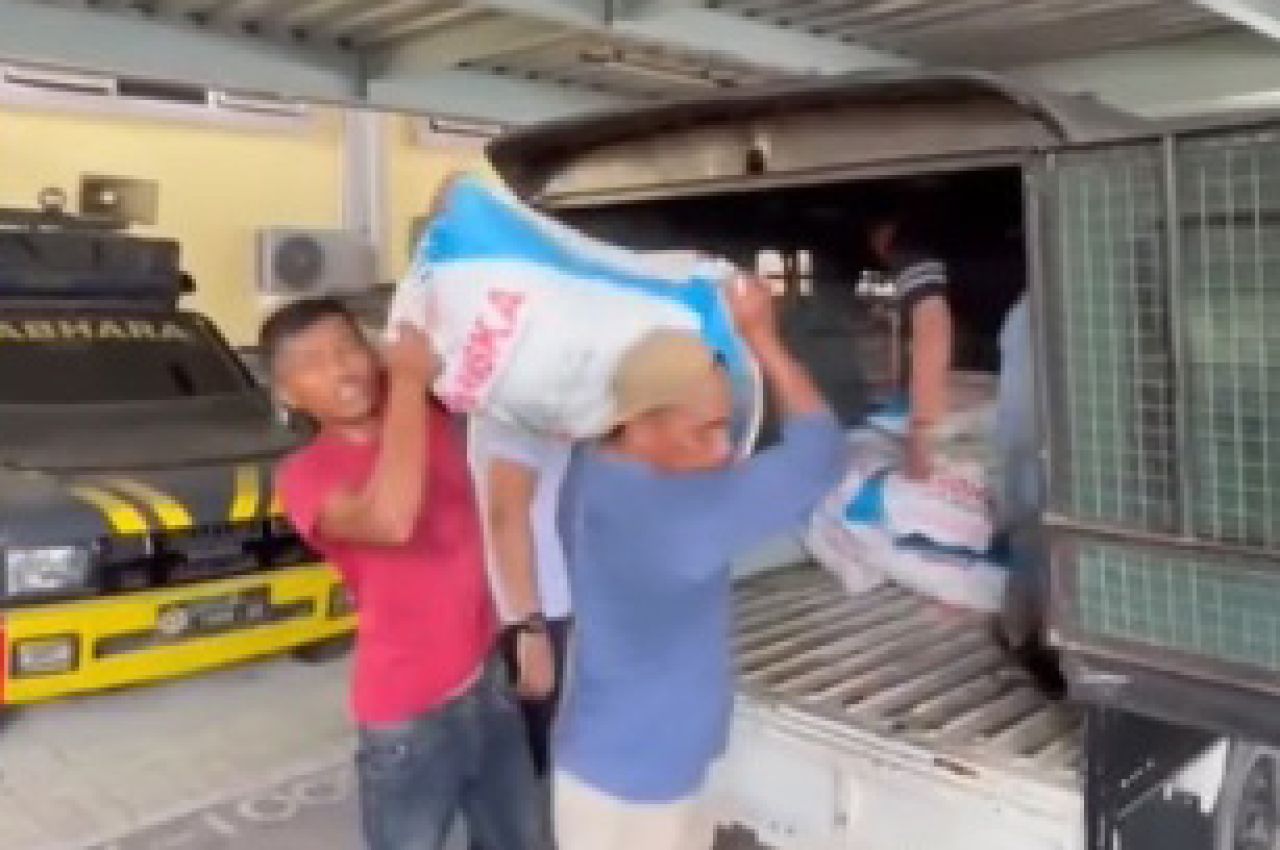 Barang bukti pupuk yang diamankan dari Terdakwa Mat Yakup