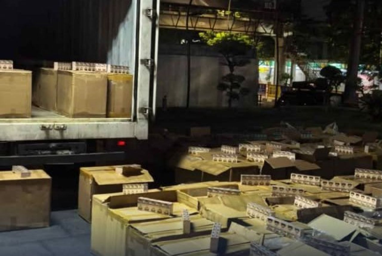 Jutaan batang rokok ilegal di jalan tol Semarang