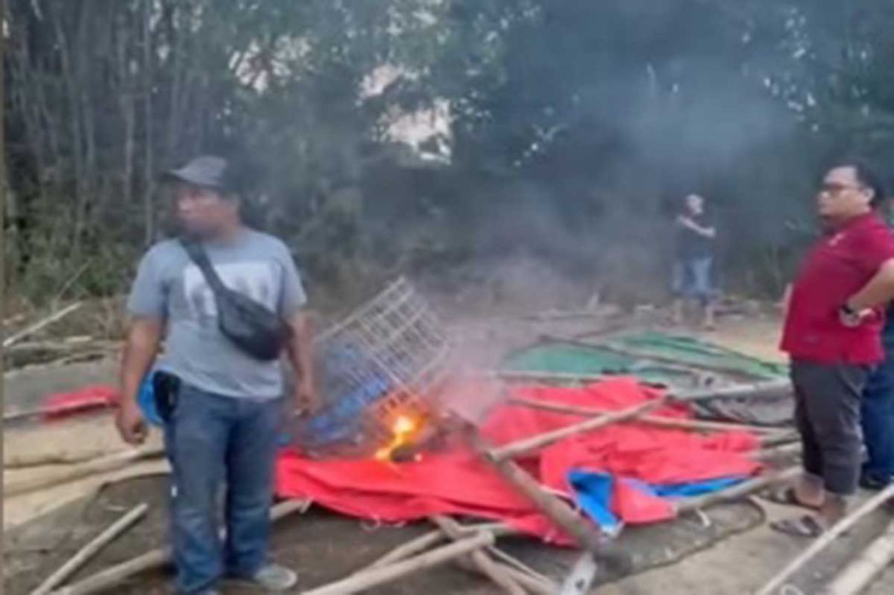 Polisi membakar sabung ayam di Desa Sidoharjo