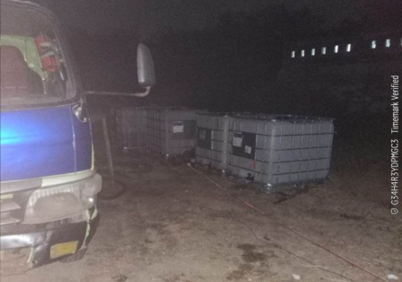 Gudang yang jadi tempat penimbunan BBM di Desa Jimbe