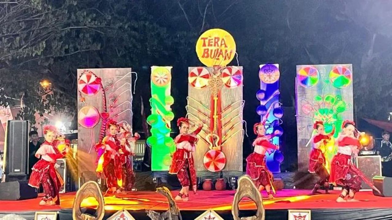 Penampilan peserta Tera Bulan di Bangkalan