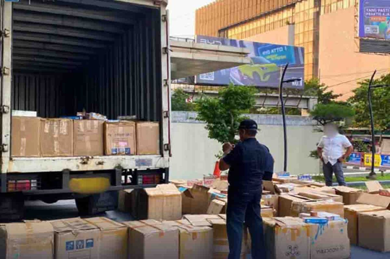 Rokok yang disita di Gerbang Tol Kendal