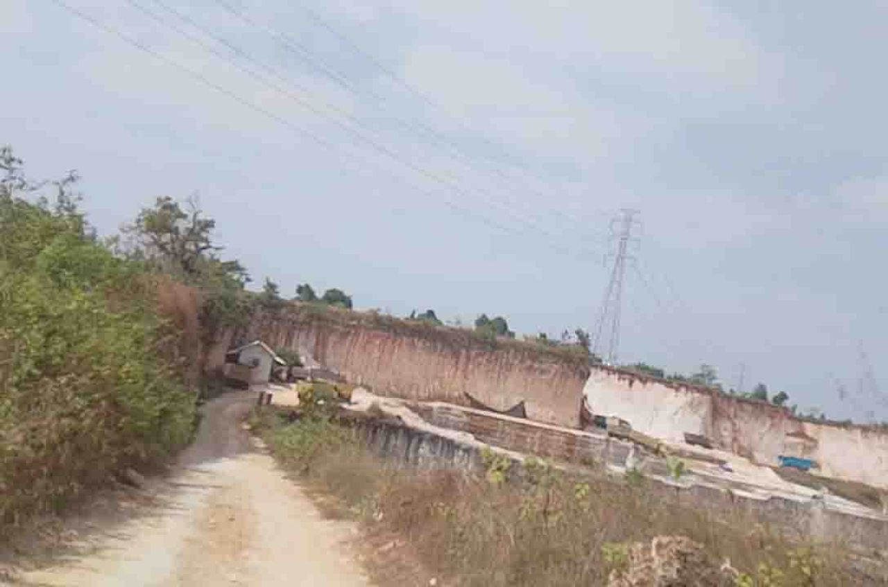 Tambang ilegal di Panceng, Kabupaten Gresik