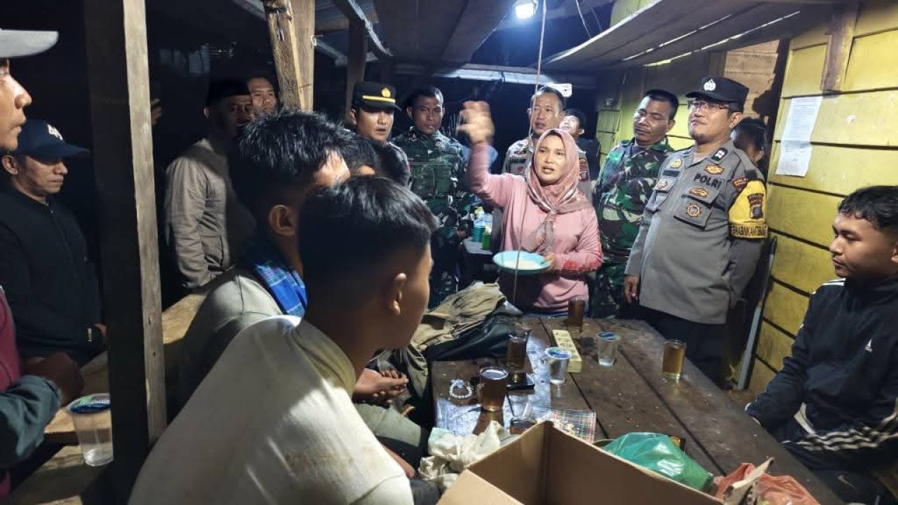 Tim penyelamat dan 6 pelajar yang tersesat