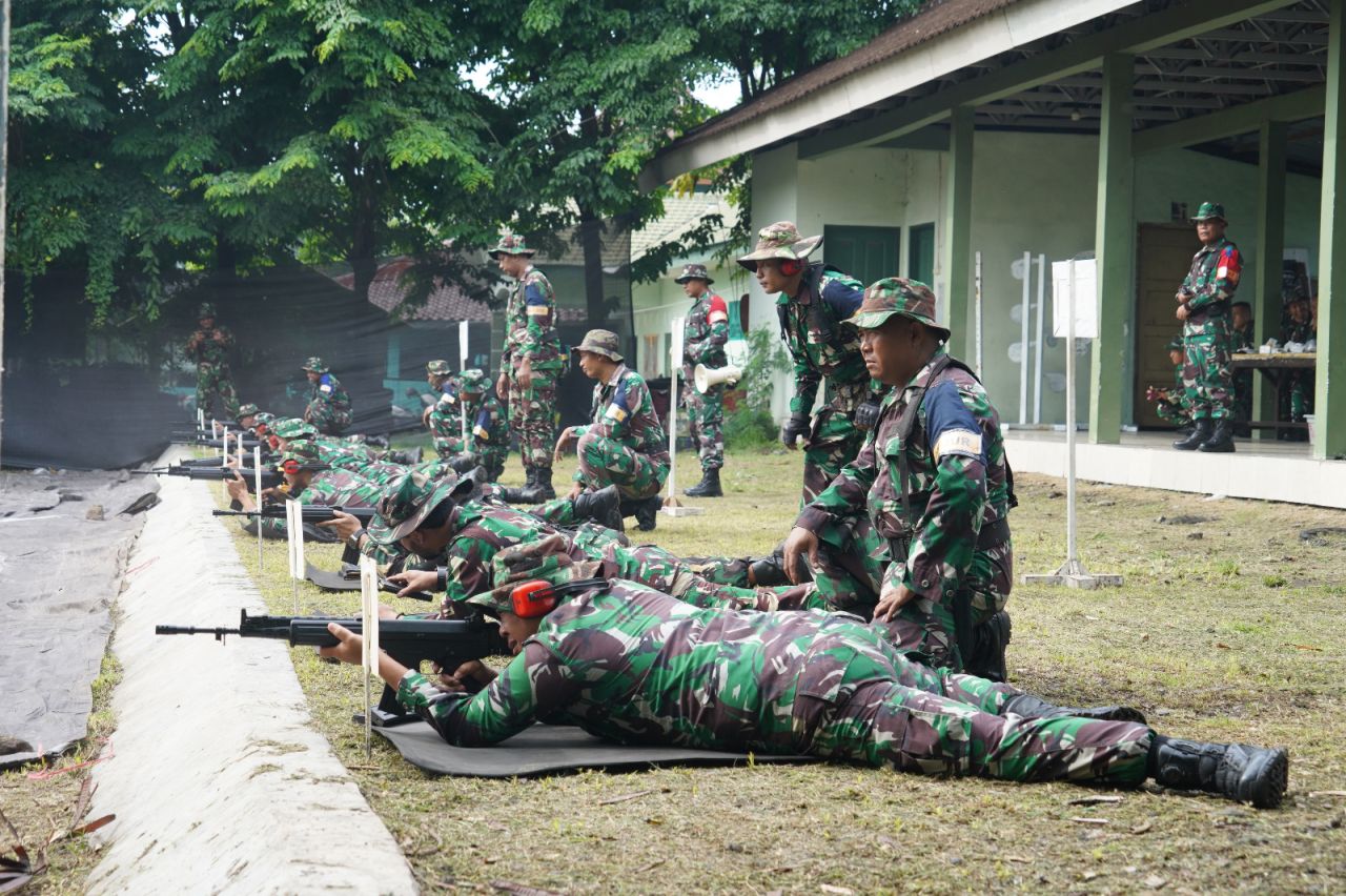 Latihan menembak Korem Bhaskara Jaya