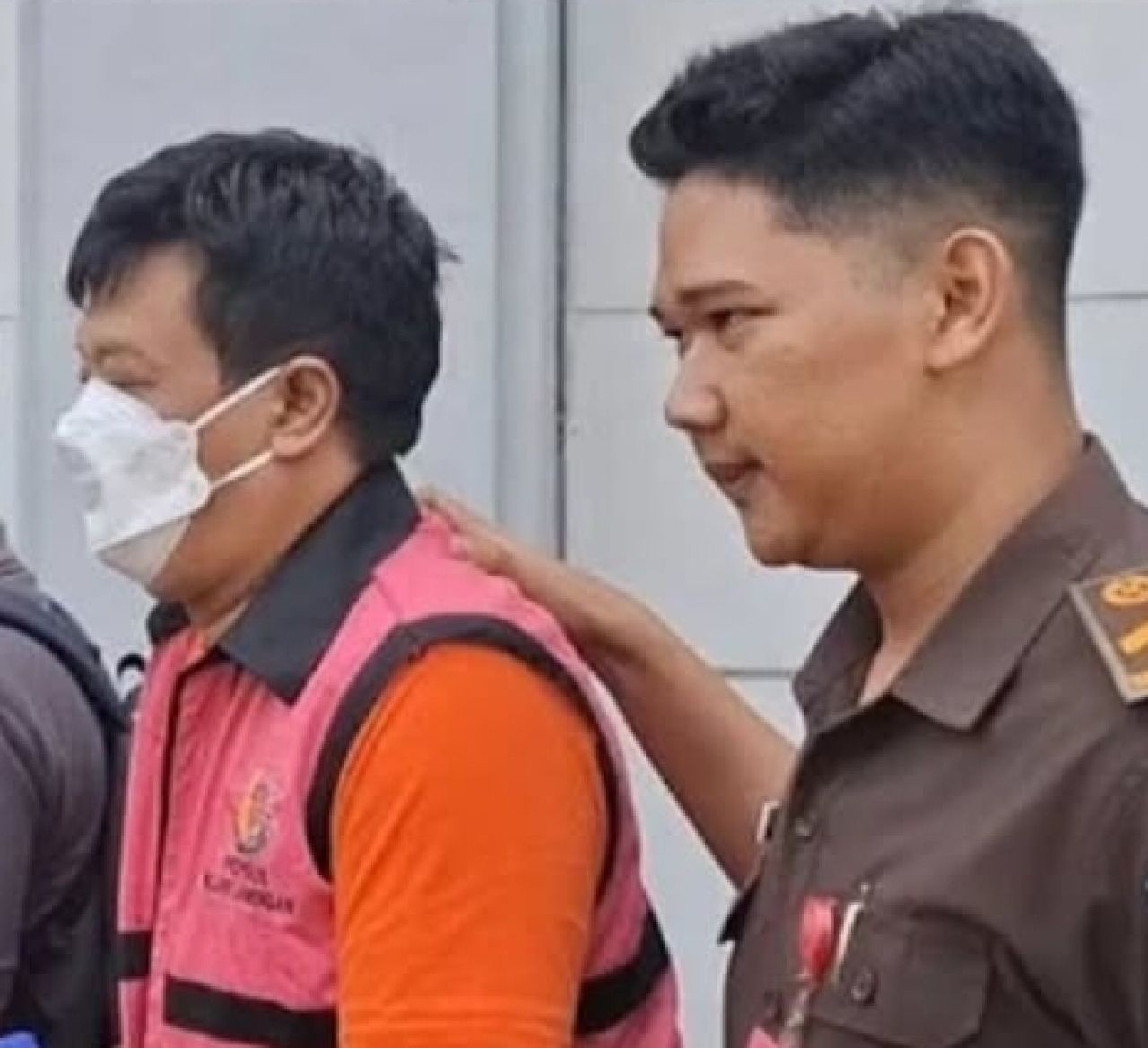 Ainul Mufid (pakai rompi)