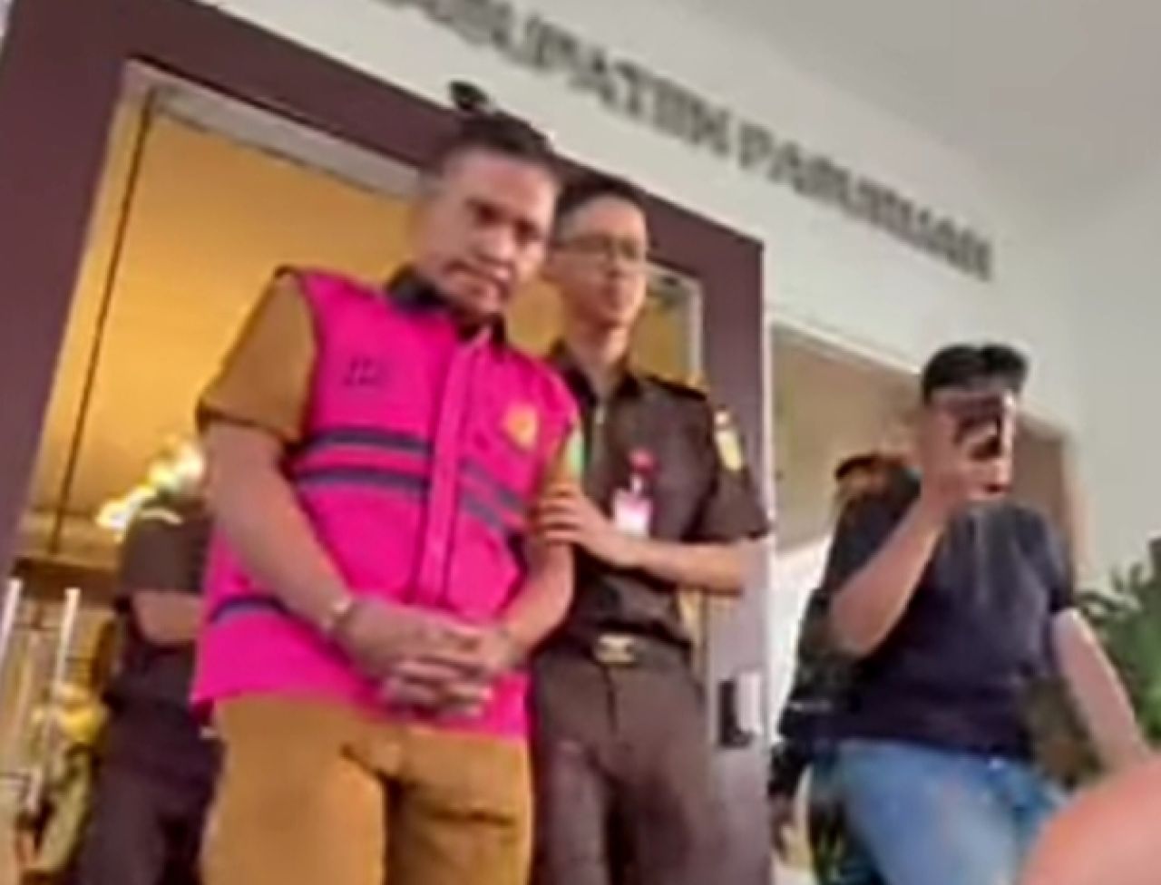 Nurkamto (pakai rompi)