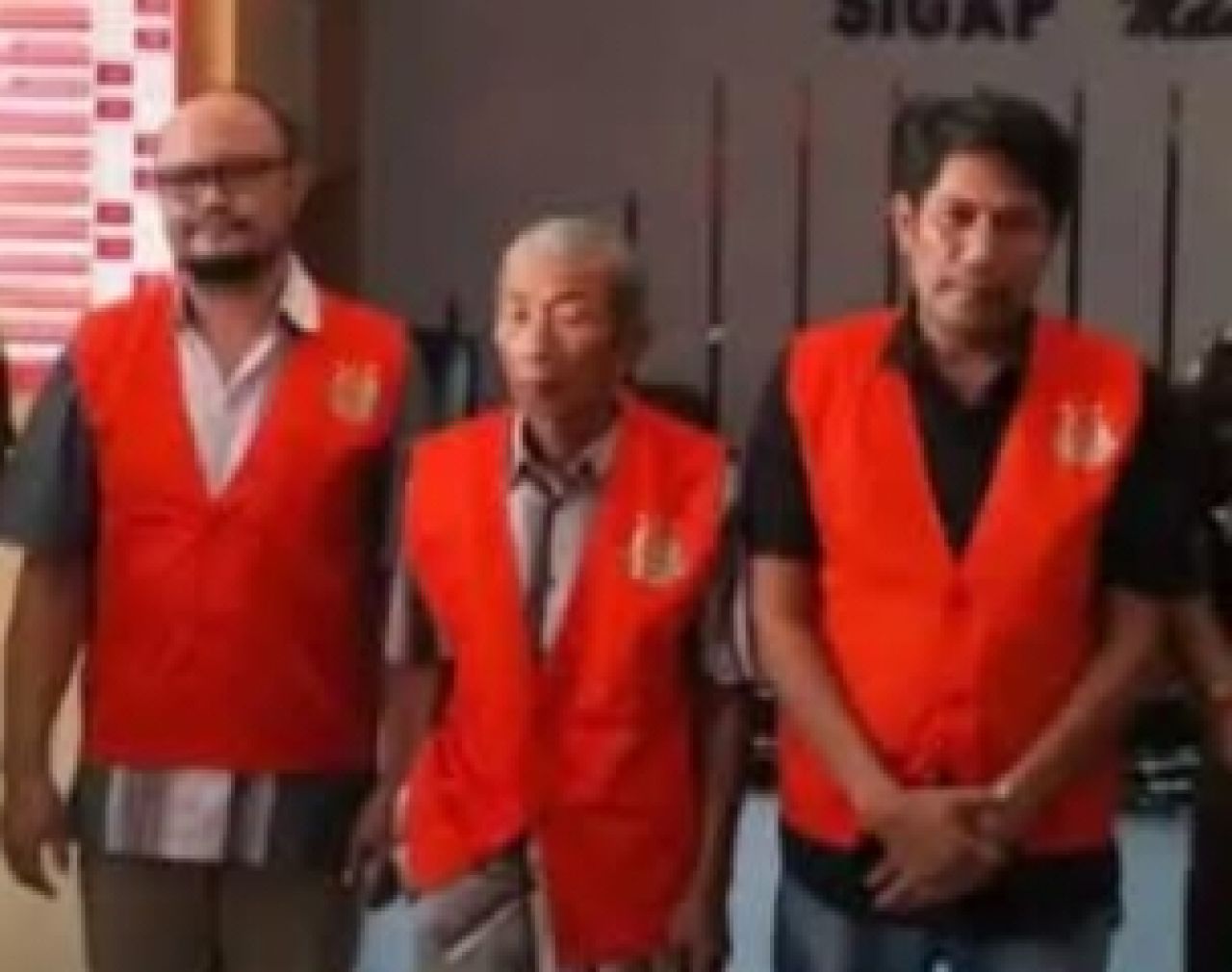 Warsana, Yandri Akbar, dan Hadi Gunawan alias Ganden.