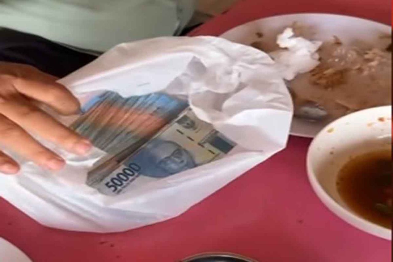 Uang yang jadi barang bukti dugaan pemerasan Kepala Desa Talang Aur