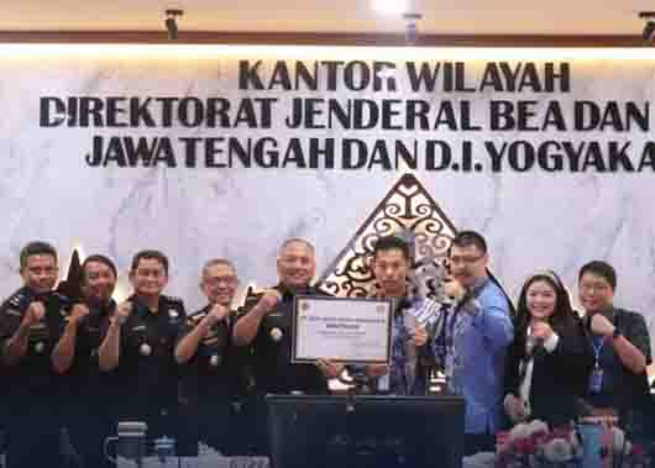 Direksi PT Sun Wing Ming Indonesia dan petugas Bea Cukai