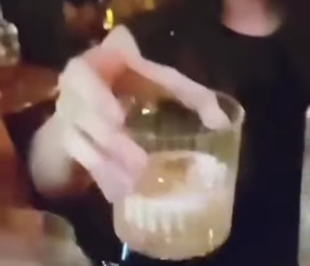 Tangkapan layar dari video saat 2 oknum DPRD Bangkalan berada di diskotik