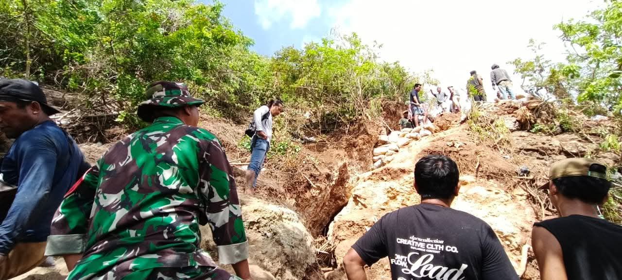Penertiban tambang emas ilegal di Desa Kuta
