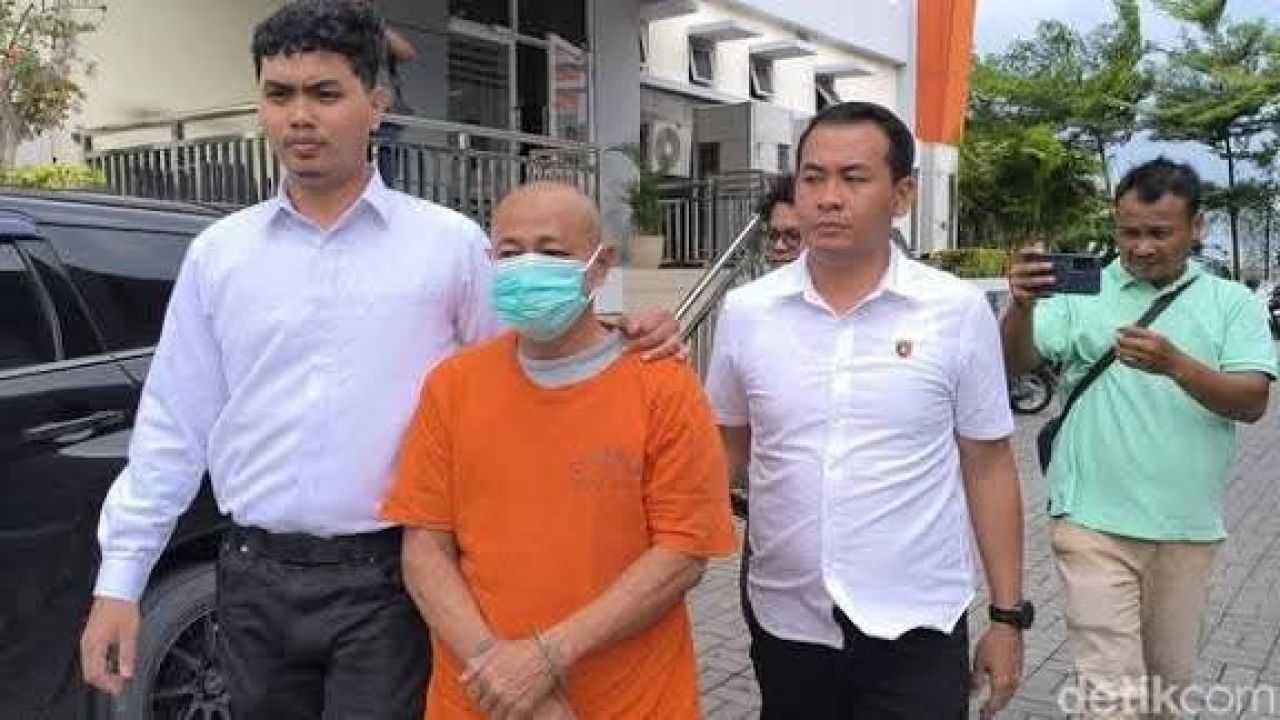 Pelaku berinisial SM (kaos oranye)