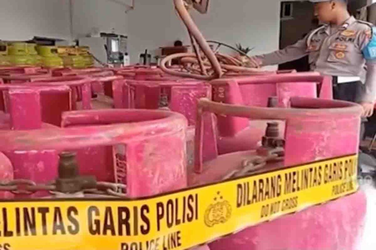 Barang bukti oplos LPG di Polrestabes Surabaya