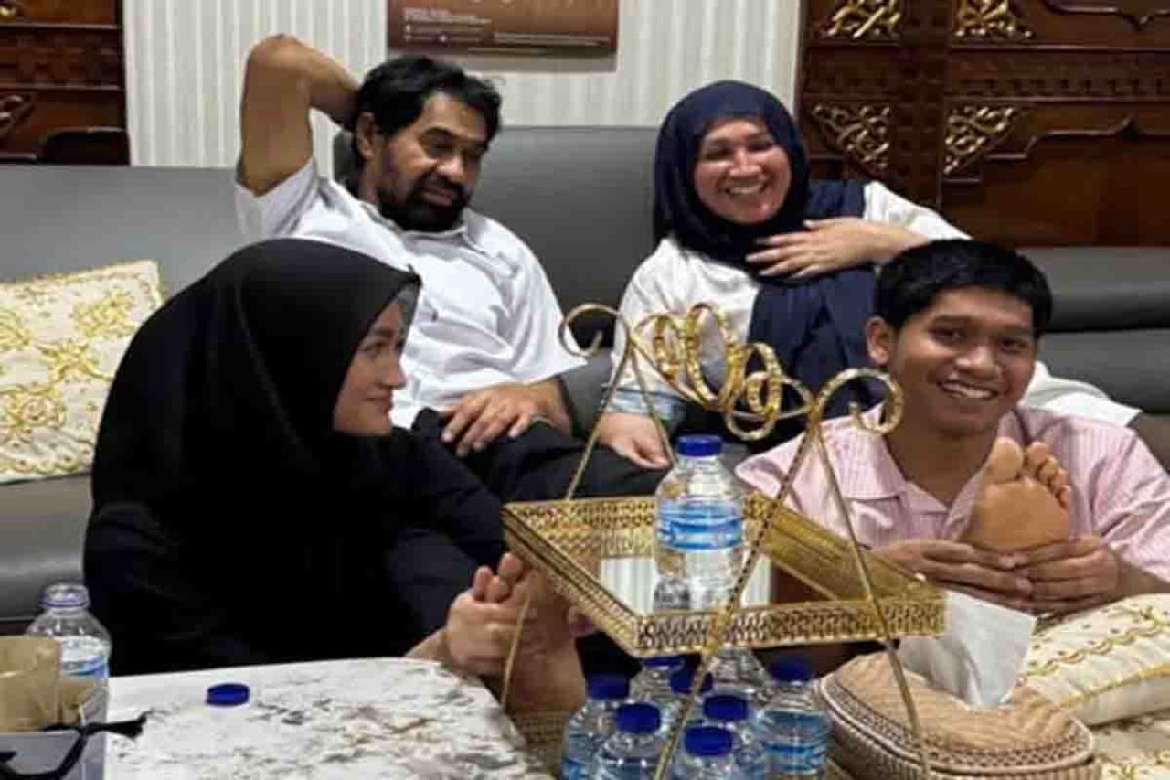 Muzakir Manaf dan keluarganya