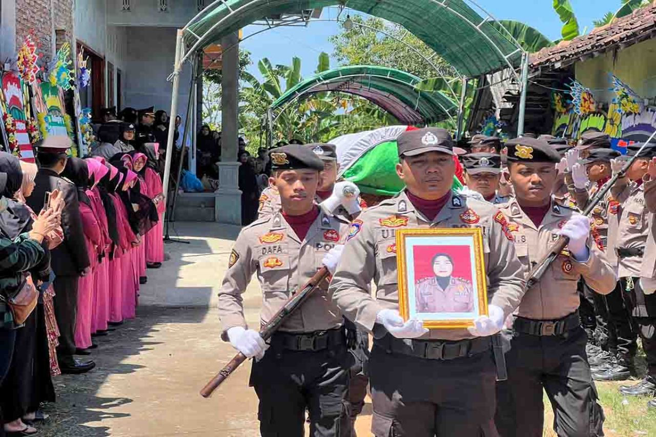 Prosesi pemakaman AKP Sri Retno Biyanti