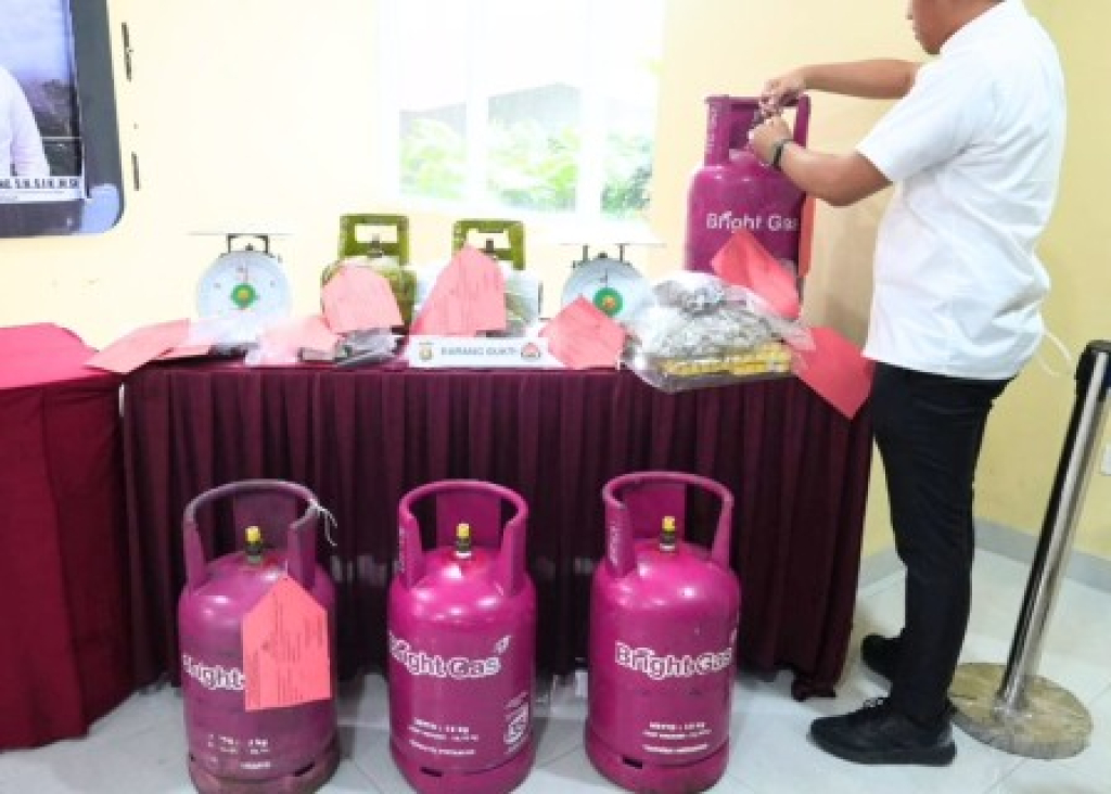 Barang bukti pengoplosan LPG bersubsidi