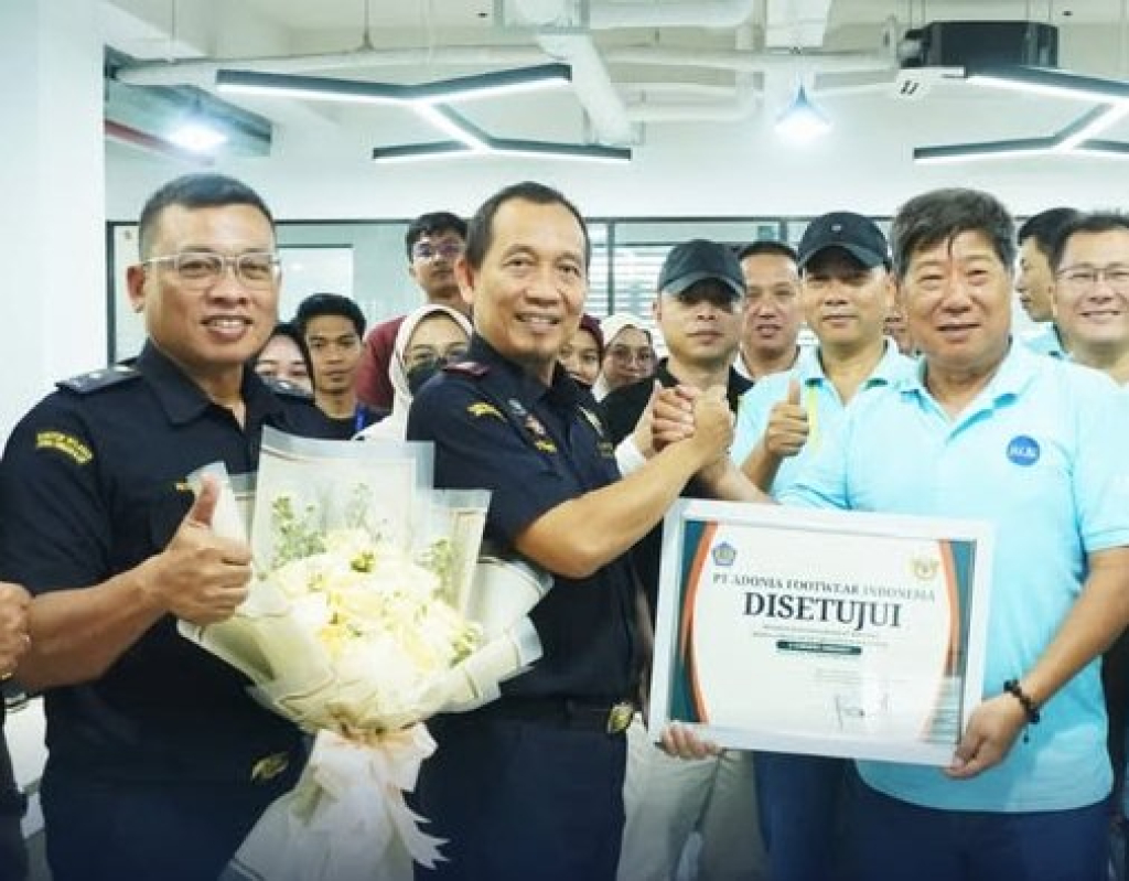 Penyerahan sertifikat Kawasan Berikat Mandiri